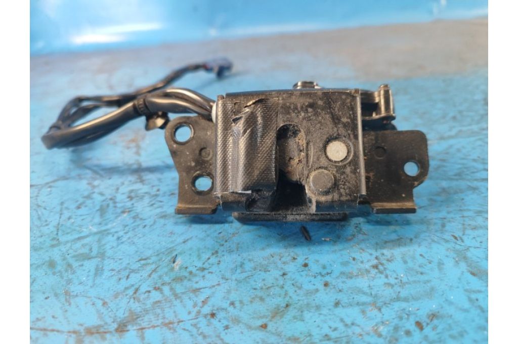 69350-47020 | zamek pokrywy bagażnika TOYOTA PRIUS - 30 09-17 (374515) - Zdjęcie 4