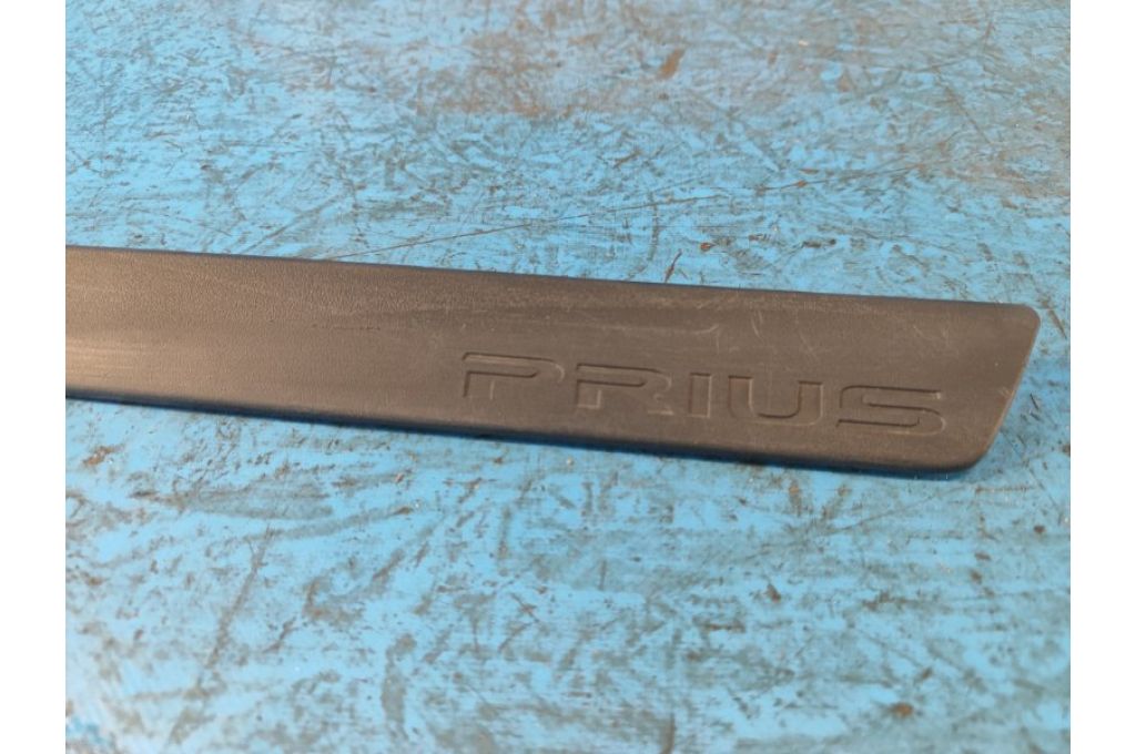 67911-47030 | wewnętrzna osłona progu przed. TOYOTA PRIUS - 30 09-17 (374521) - Zdjęcie 2