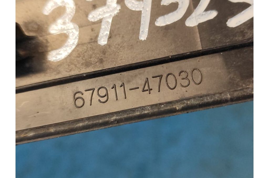 67911-47030 | wewnętrzna osłona progu przed. TOYOTA PRIUS - 30 09-17 (374523) - Zdjęcie 5