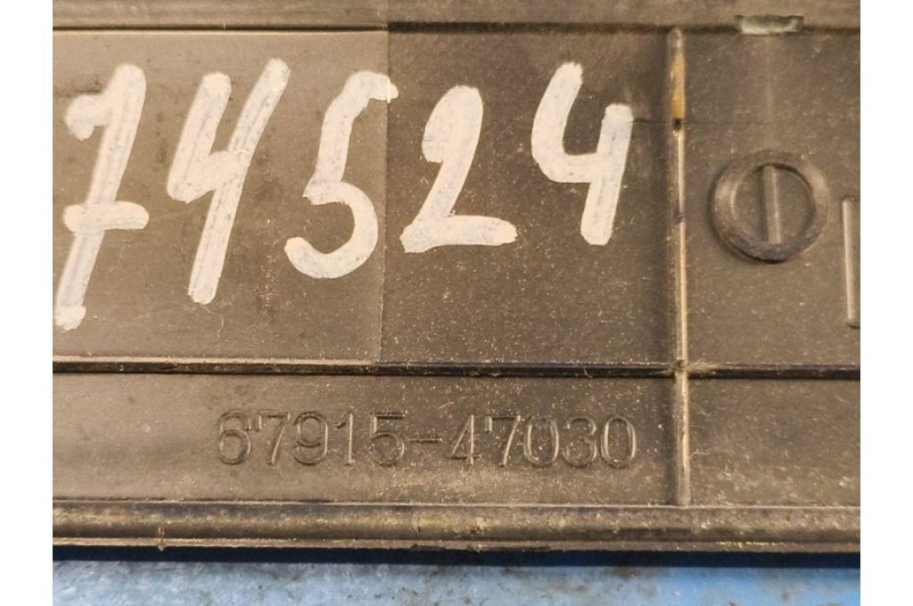 67915-47030 | wewnętrzna osłona progu tyl. TOYOTA PRIUS - 30 09-17 (374524) - Zdjęcie 3