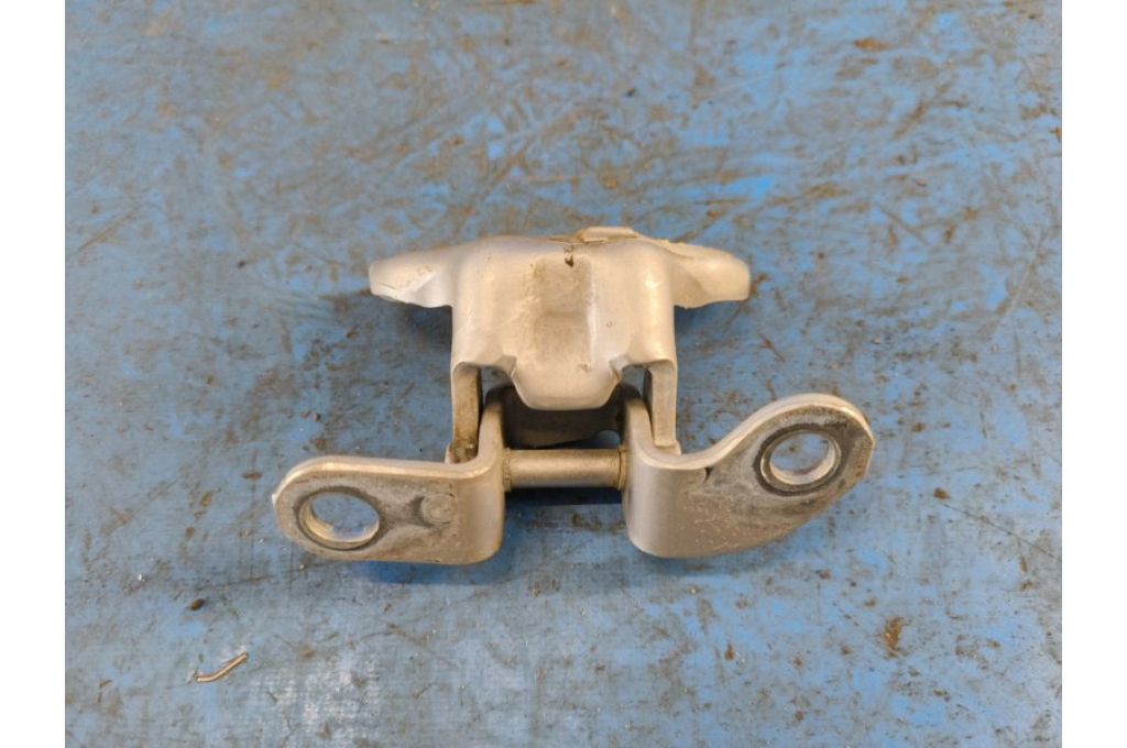 68730-12120 | Dolny zawias drzwi przed. praw. TOYOTA PRIUS - 30 09-17 (374587)