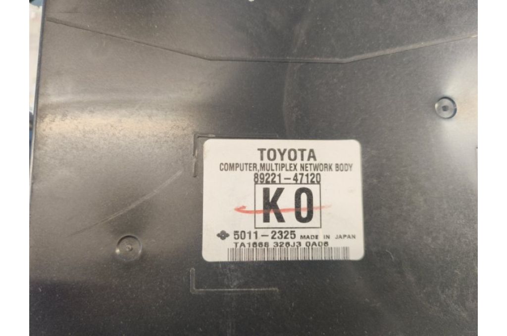 89221-47120 | Skrzynka bezpieczników TOYOTA PRIUS - 30 09-17 (374642) - Zdjęcie 2