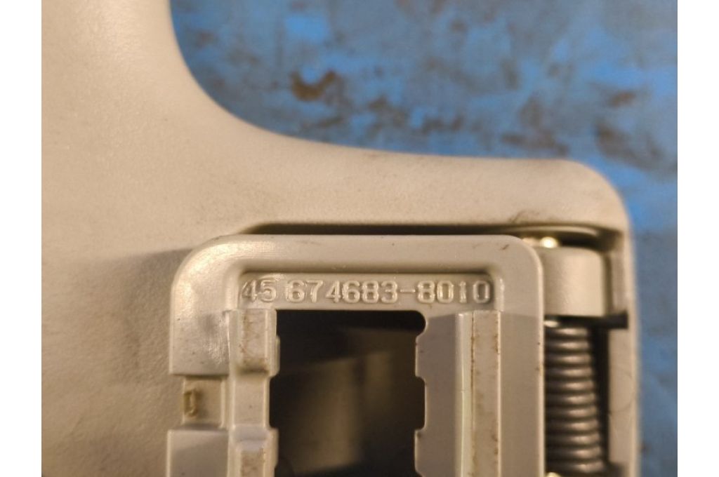 7461052020B1 | Uchwyt podsufitki przed. TOYOTA PRIUS - 30 09-17 (374647) - Zdjęcie 3