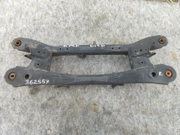 Belka tylnego zawieszenia LEXUS CT200 11-17