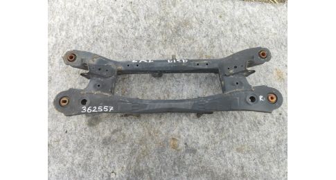 Belka tylnego zawieszenia LEXUS CT200 11-17