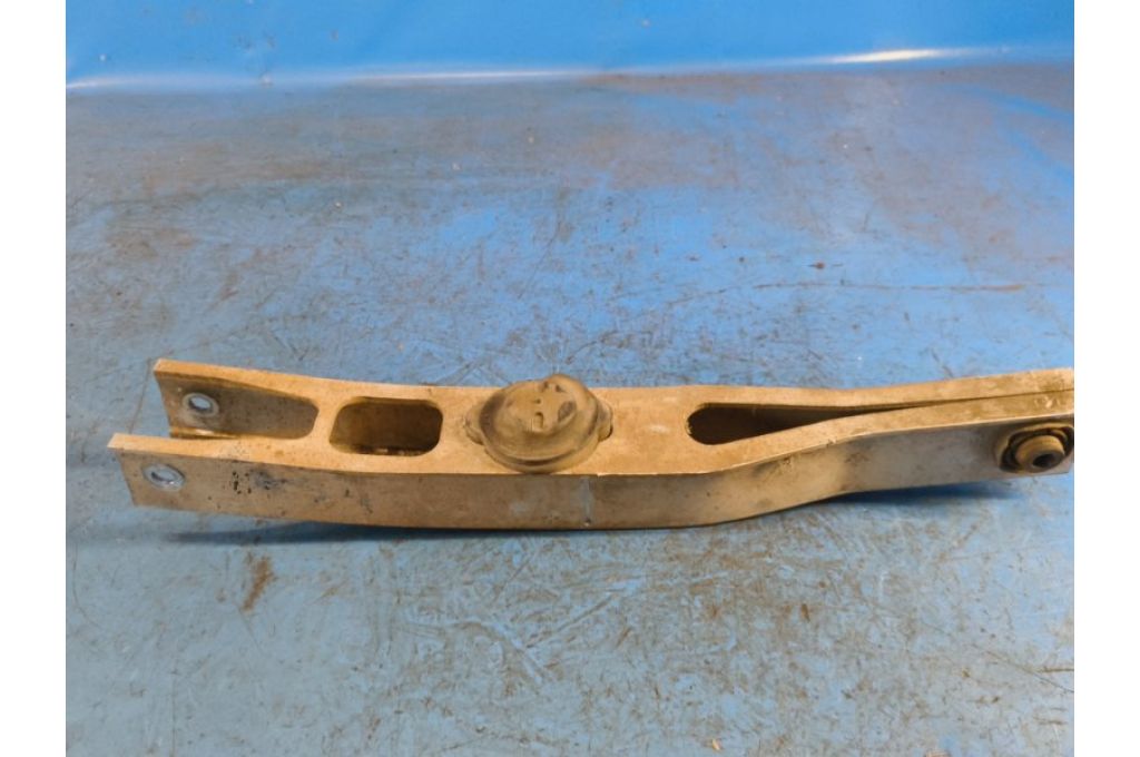 46350-57L00 | Dolne poprzeczne ramię tylnego zawieszenia lew. SUZUKI KIZASHI 09-14 (375874) - Zdjęcie 4