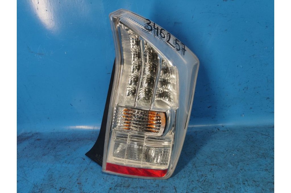 81551-47121 | Lampa Tylna praw. TOYOTA PRIUS - 30 09-17 (346257)