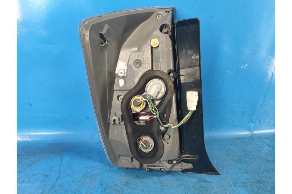 81551-47121 | Lampa Tylna praw. TOYOTA PRIUS - 30 09-17 (346257) - Zdjęcie 4