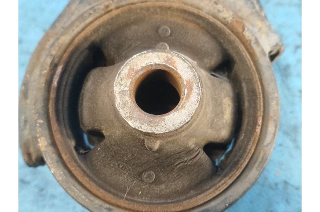 545013S000 | Dolne ramię przedniego zawieszenia praw. HYUNDAI SONATA YF 10-14 (376604) - Zdjęcie 3