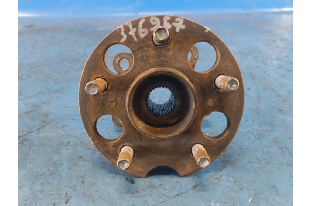 42410-0E050 | Piasta tyl. praw. TOYOTA VENZA 09-16 (376957)