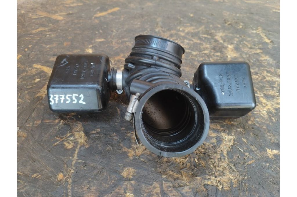 13881-78K00 | Przewód układu dolotowego SUZUKI GRAND VITARA 05-15 (377552)