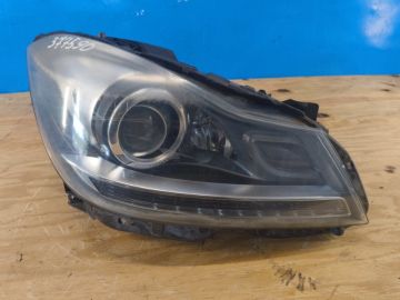 Reflektor Lampa przednia praw. MERCEDES C-CLASS W204 07-14