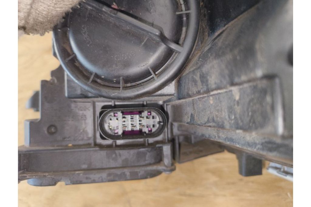 A2048204839 | Reflektor Lampa przednia praw. MERCEDES C-CLASS W204 07-14 (377590) - Zdjęcie 8
