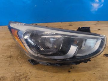 Reflektor Lampa przednia praw. HYUNDAI ACCENT RB 10-