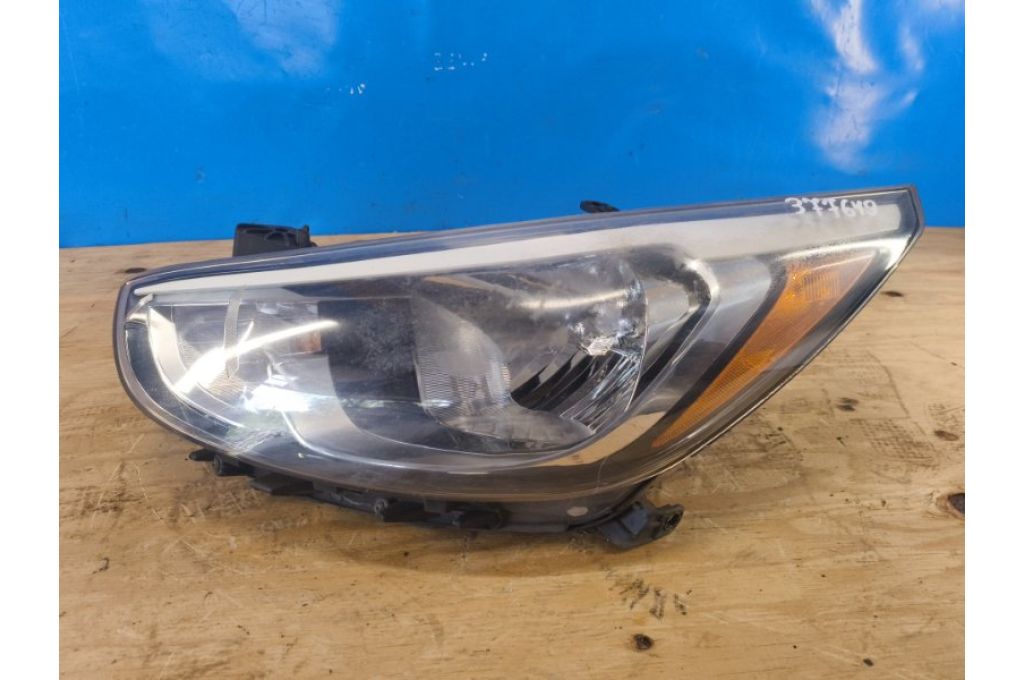 92101-1R710 | Reflektor Lampa przednia lew. HYUNDAI ACCENT RB 10- (377649)