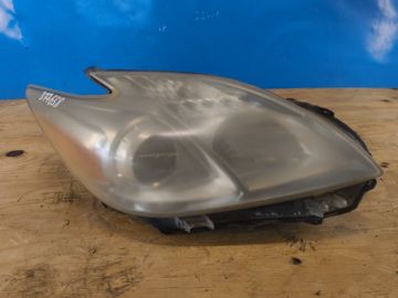 Reflektor Lampa przednia praw. TOYOTA PRIUS - 30 09-17