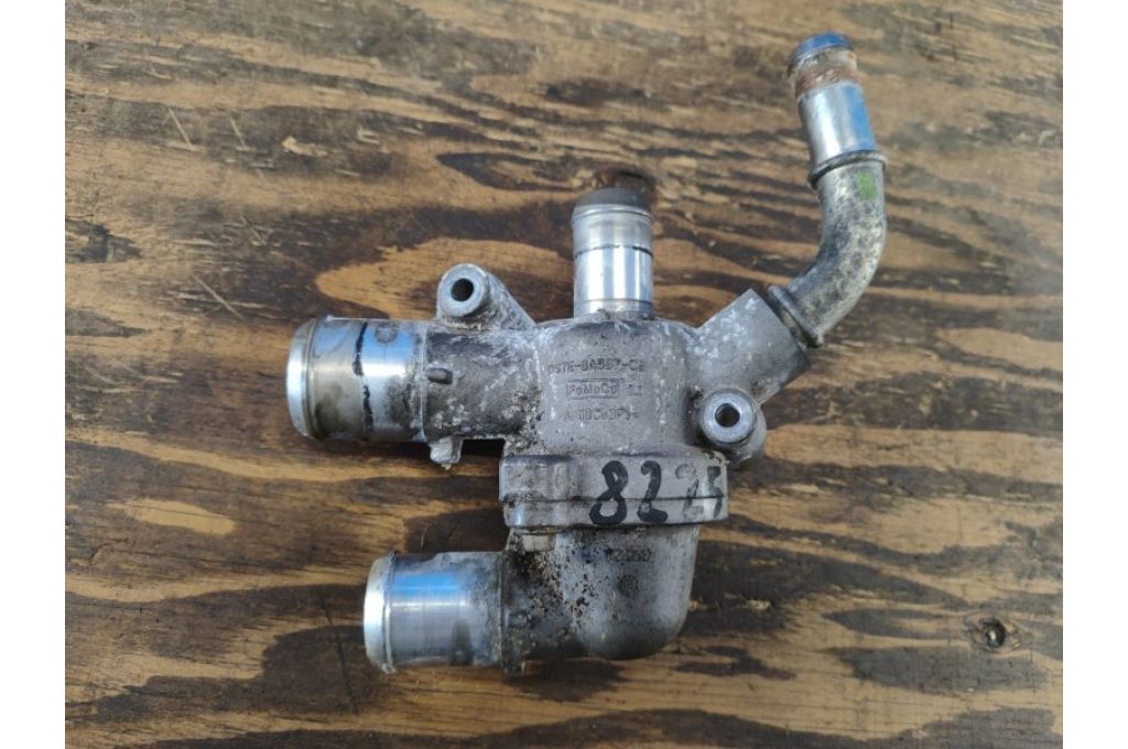 DS7E-8A587-CB | Obudowa termostatu FORD FUSION 14- (378241) - Zdjęcie 2