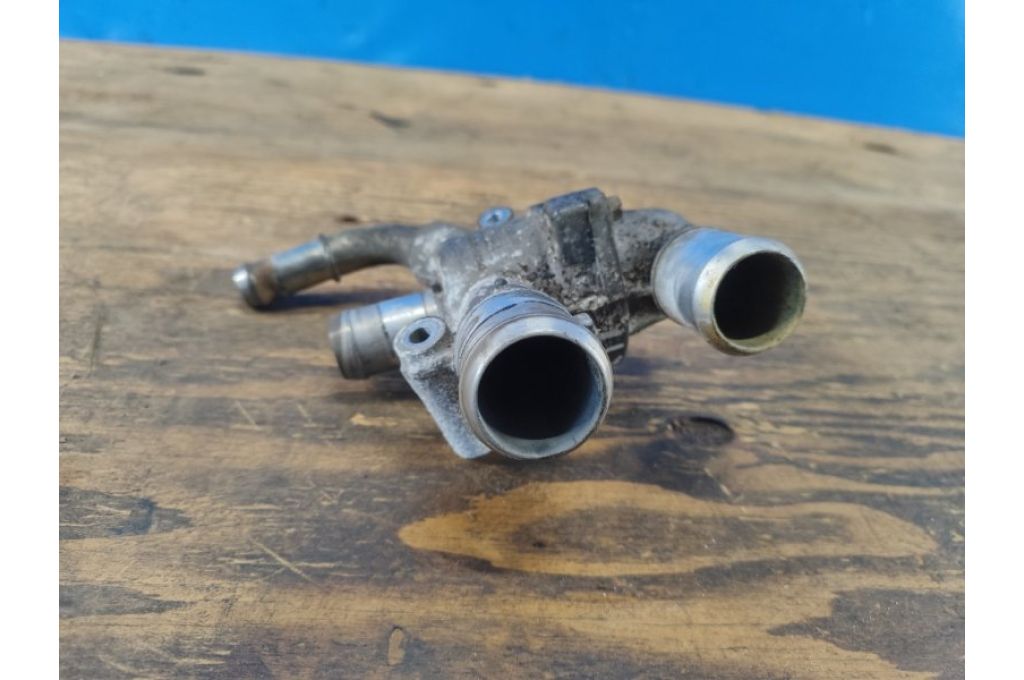 DS7E-8A587-CB | Obudowa termostatu FORD FUSION 14- (378241) - Zdjęcie 3