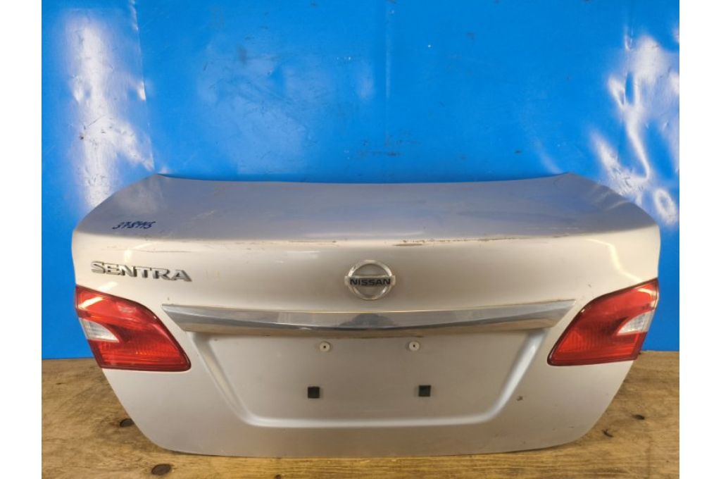 H43003SGMA | KLAPA TYLNA NISSAN SENTRA (B16) 06–12 (378445)