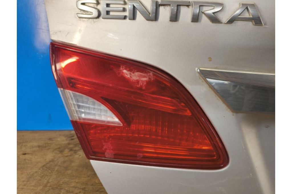 H43003SGMA | KLAPA TYLNA NISSAN SENTRA (B16) 06–12 (378445) - Zdjęcie 8