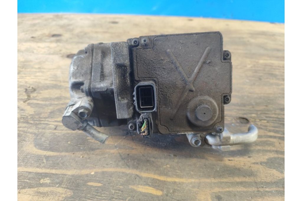 88370-48021 | Kompresor klimatyzacji LEXUS RX300/330/350/400 03-09 (378963) - Zdjęcie 3