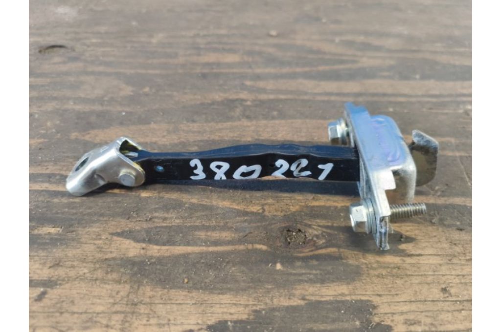 68610-42051 | Ogranicznik drzwi przed. lew. TOYOTA RAV4 13-19 (380221)
