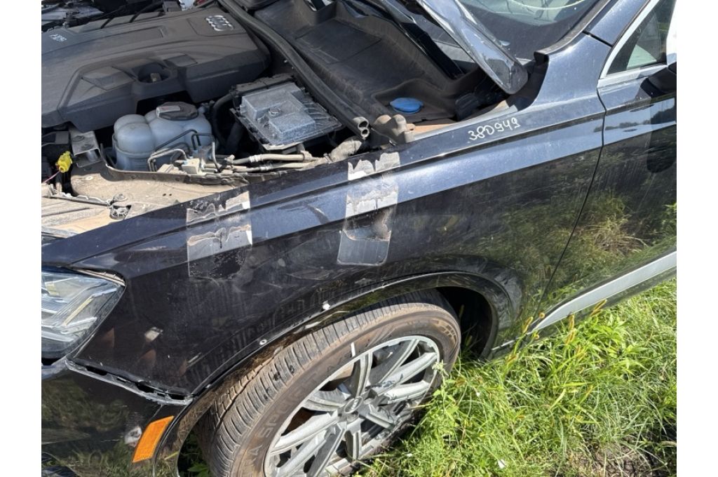 4M0 821 105 D | przedni błotnik lew. AUDI Q7 15-19 (380949)