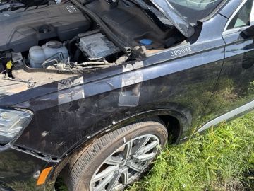 przedni błotnik lew. AUDI Q7 15-19