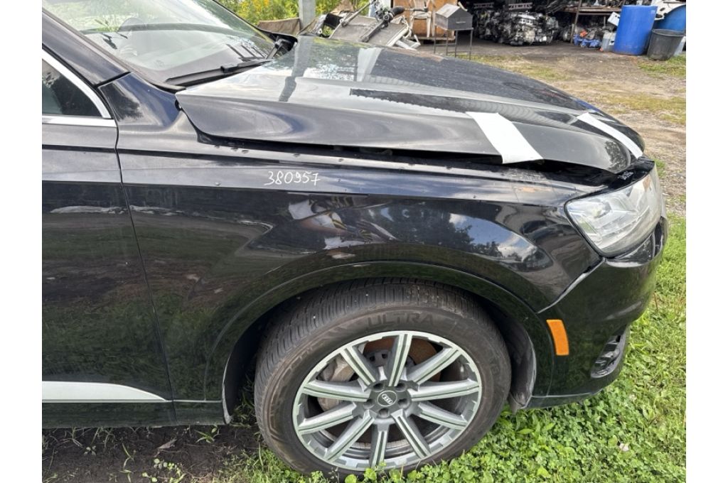 4M0 821 106 D | przedni błotnik praw. AUDI Q7 15-19 (380957)