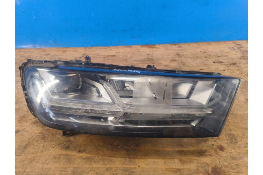 4M0 941 034 B | Reflektor Lampa przednia praw. AUDI Q7 15-19 (380956)