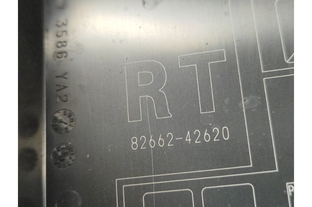 8274142031 | Skrzynka bezpieczników komora silnika TOYOTA RAV4 13-19 (381319) - Zdjęcie 6