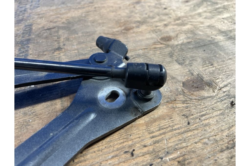 FR3B6342701AD | Zawias pokrywy bagażnika lew. FORD MUSTANG 15- (381494) - Zdjęcie 4