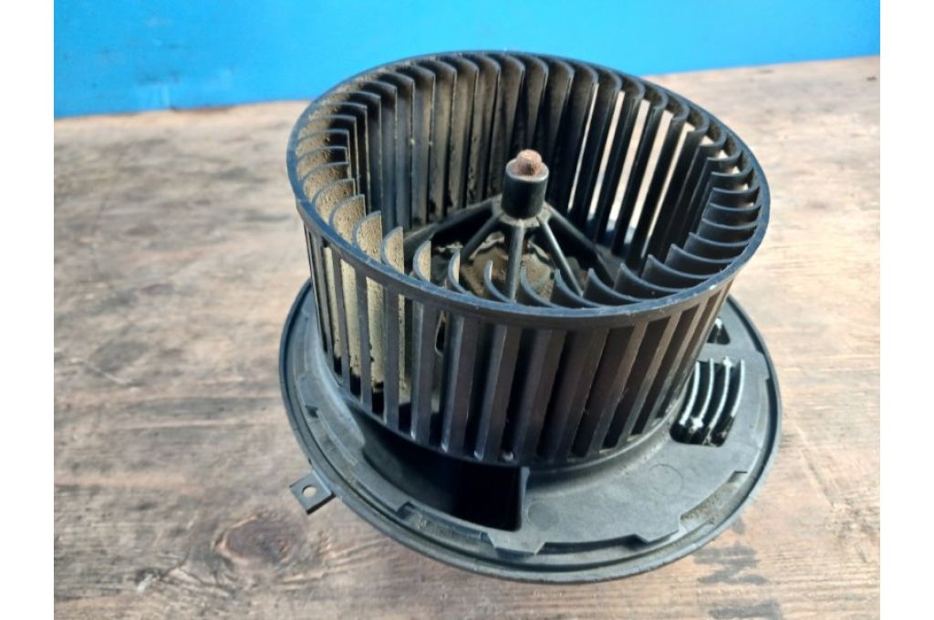6933663 | silnik nagrzewnicy BMW 3 SERIES (E90-E93) 2005–2014 (381619)
