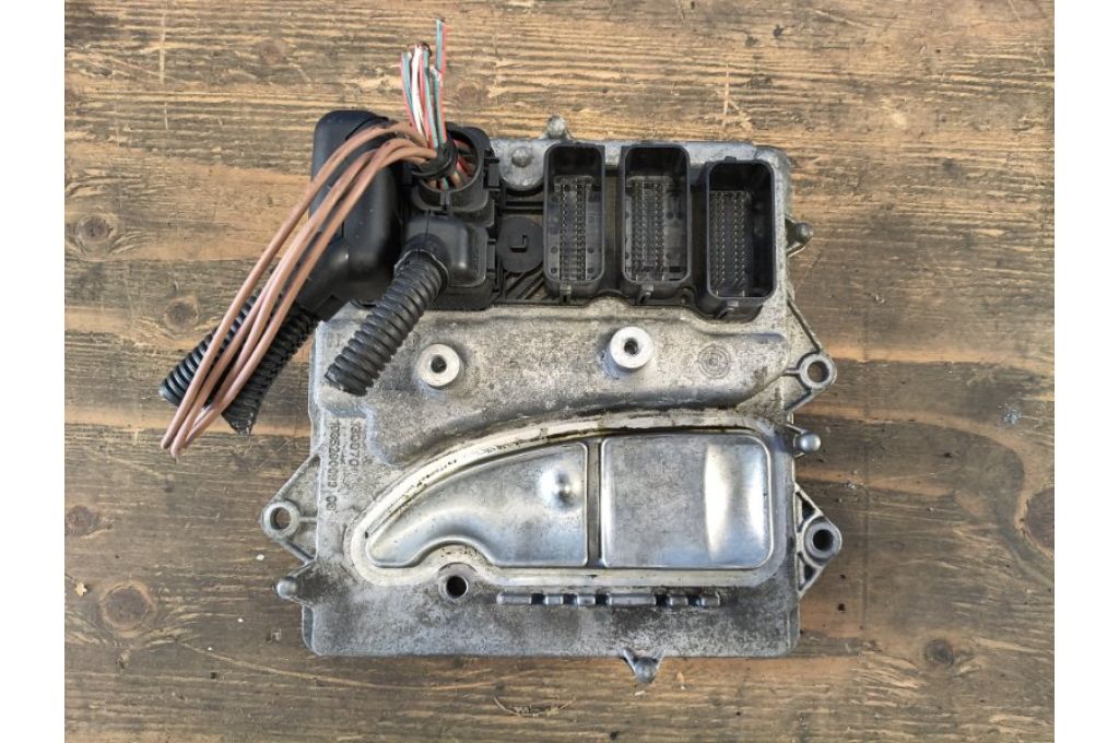 12147540686 | Moduł sterowania silnikiem BMW X5 (F15) 13-18 (382858)