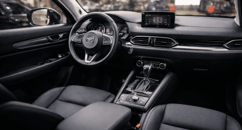 Mazda CX-5: wnętrze, wyposażenie i praktyczne rozwiązania dla kierowcy